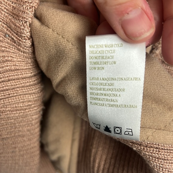 Green Tea medium neutral tan women’s knit zippered vest - Picture 5 of 10